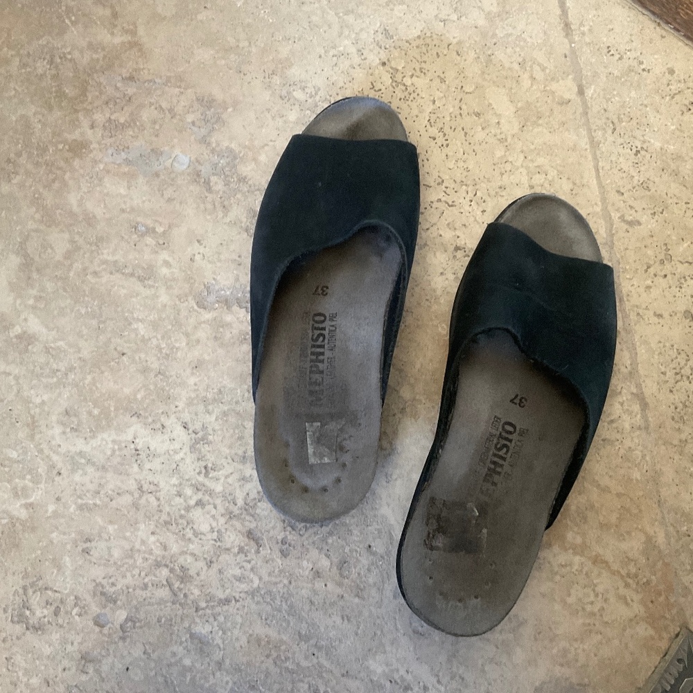 Mephisto size 37, black leather sandals